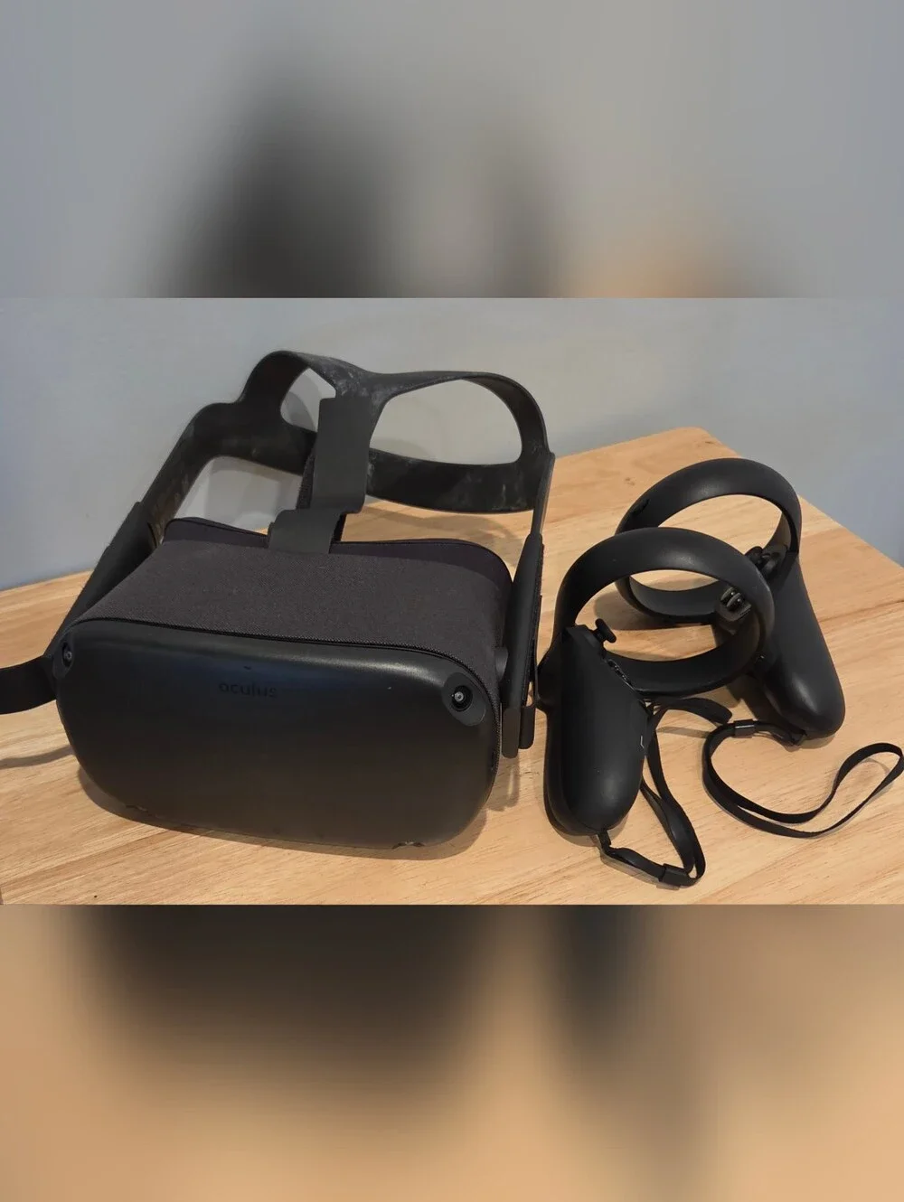 Oculus Quest 128GB All-in-One VR Headset, Controllers & Case (MH-B) TESTED